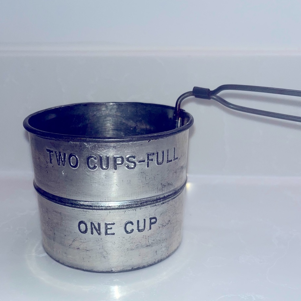 Vintage 2 cup flour sifter-rare find